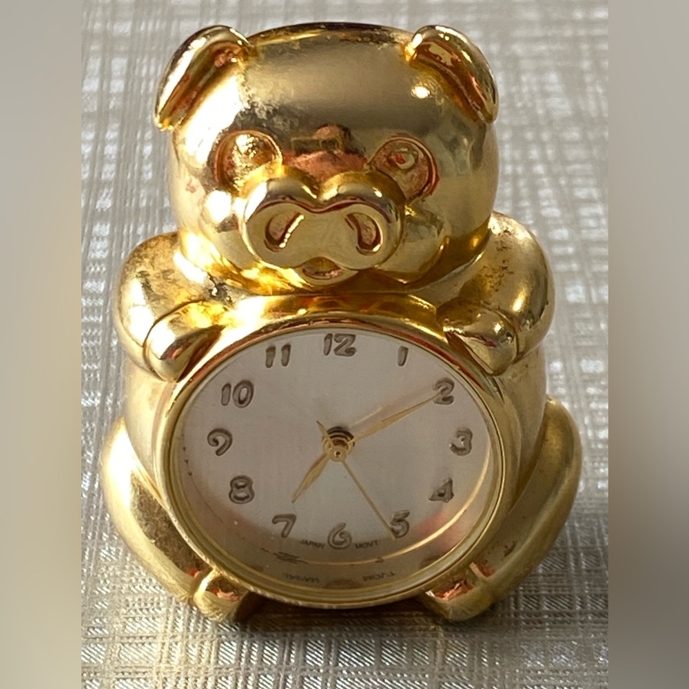 Miniature pig clock